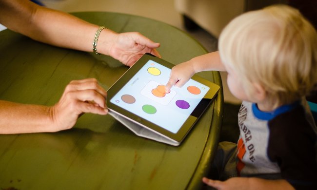 Эксперт объяснила, почему дети ломают кости из-за гаджетов