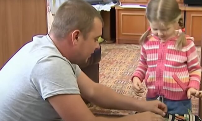 Скрін, відео YouTube "Хата на тата"
