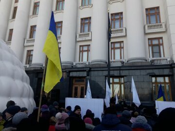 Акция аграриев возле Офиса президента, фото: znaj.ua