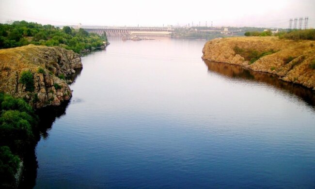 Драйвер із Запоріжжя показав, що приховують води Дніпра, дух захоплює: унікальне відео