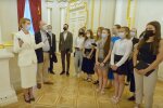 Елена Зеленская провела для школьников экскурсию по Мариинскому дворцу, скрин с видео
