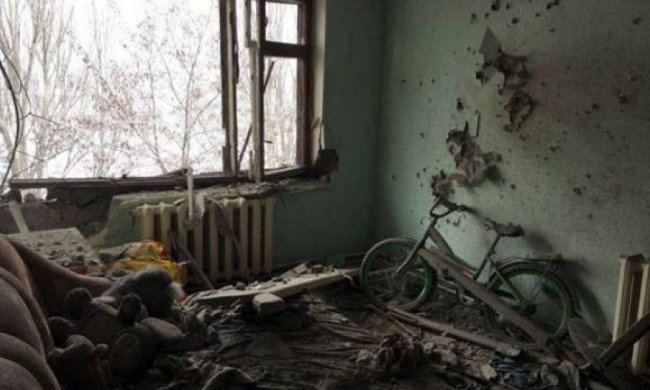 Опубліковане відео наслідків обстрілу бойовиками будинку в Авдіївці