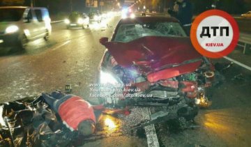 Дівчина на Mazda вбила водія Mercedes на столичній розв'язці (фото)