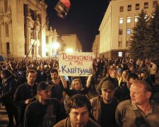 Київ "замайданив": протестувальники ставлять перші намети, тривожні фото з серця столиці