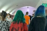 Дівчина в харківському метро, фото: Telegram
