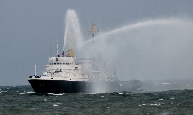 Продірявлений "Бердянськ": у мережу злили фото бойового українського катера, атакованого Путіним
