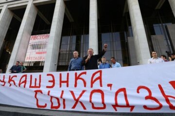 Білоруська опозиція не визнала вибори і зібрала мітинг