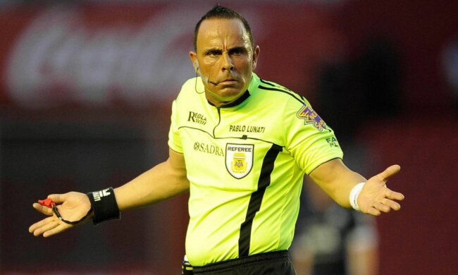 Суддя не зміг жити без футболу і увічнив стадіон в дитині