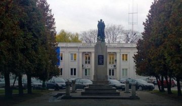 Декоммунизация по-польски: снесен памятник советскому воину (фото)