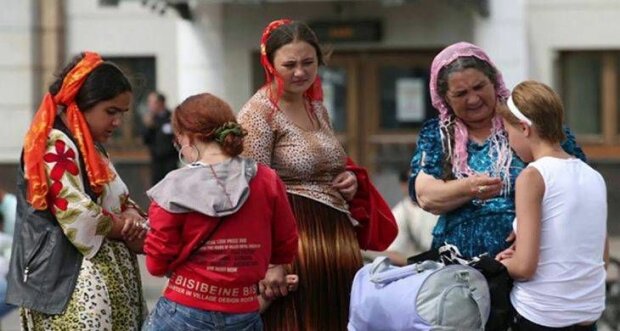 Хотели забрать в табор: ромы пытались похитить из школы маленькую киевлянку