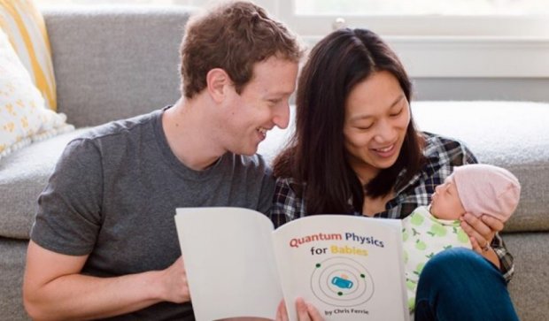 Цукерберг учит новорожденную дочь квантовой физике (фото)