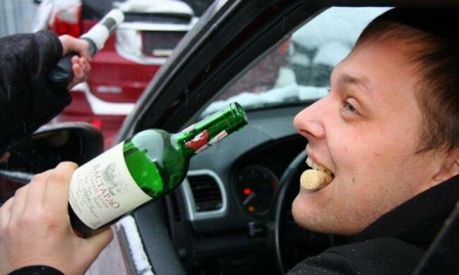 Українські копи придумали витончене покарання для нетверезого водія