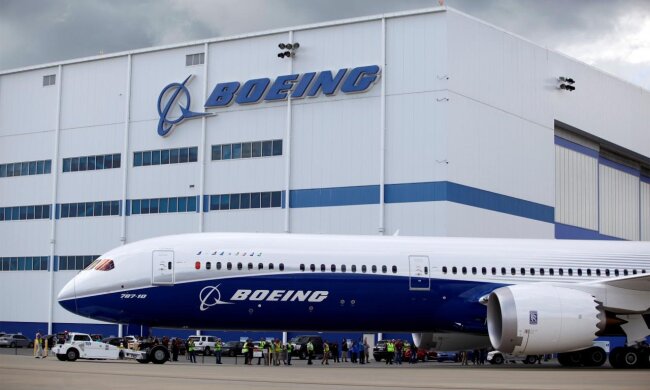 Компанію Boeing "обезголовили" і витрясли десятки мільйонів: деталі гучного звільнення