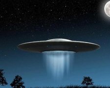 Космічна атака: чотири літаючих тарілки тримають Штати в жаху