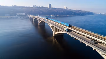 Водителям приготовиться: главный киевский мост закрывают на ремонт