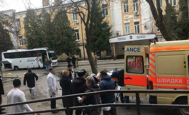 В Киев свозят тяжело раненных бойцов с Донбасса, срочно нужна кровь: помочь может каждый