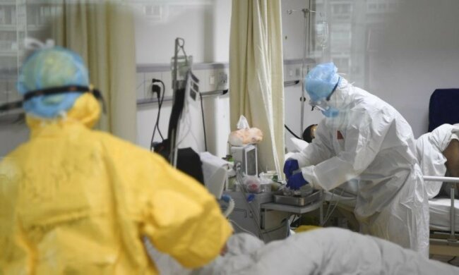 Covid заставляет черновицких врачей действовать жестко, спасают жизни из последних сил: "Один кислородный баллон на троих"