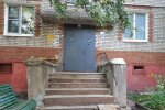 Під'їзд багатоквартирного будинку / фото: скріншот Youtube