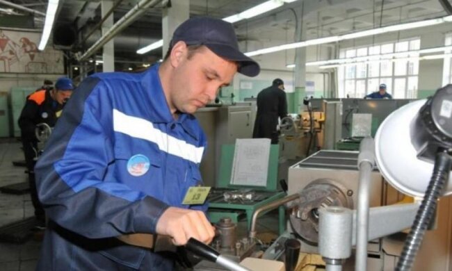 Работа в Украине: кого ищут и кому больше всего платят