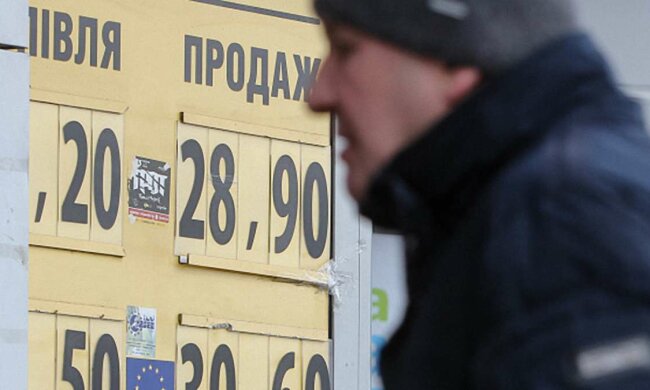 Курс валют на 15 октября: евро начал приходить в форму