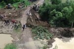 Наслідки повені в Карпатах показали з висоти - розмиті дороги і плаваючі будинки, як у фільмі про Апокаліпсис