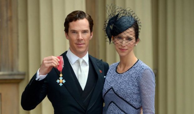Звезда "Шерлока" Камбербэтч получил орден от британской королевы