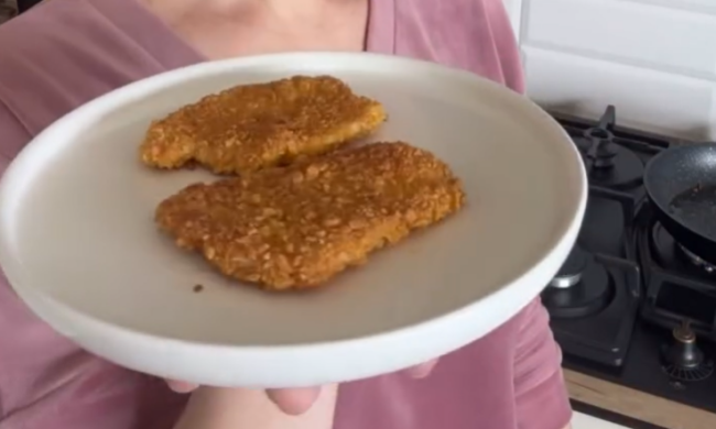 Куриные отбивные и кукурузной крошки, кадр с видео