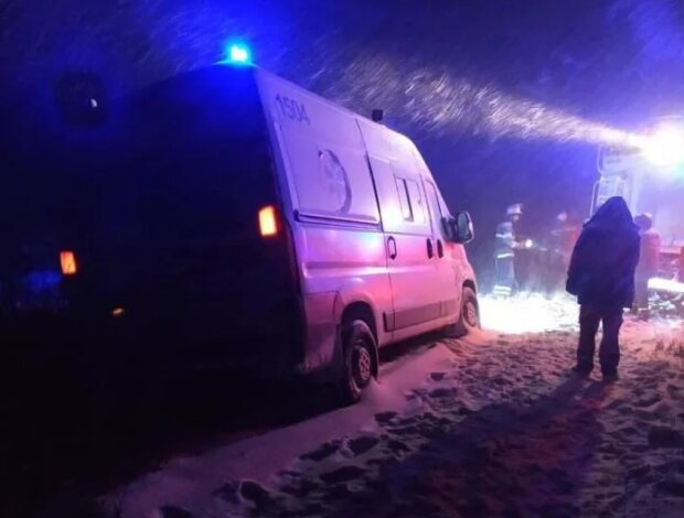 Харьковчанина со сломанной ногой нашли в лесу под снегом – "Шел на автобус"