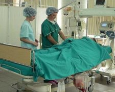 Лікарі так і не зважилися оперувати пораненого журналіста