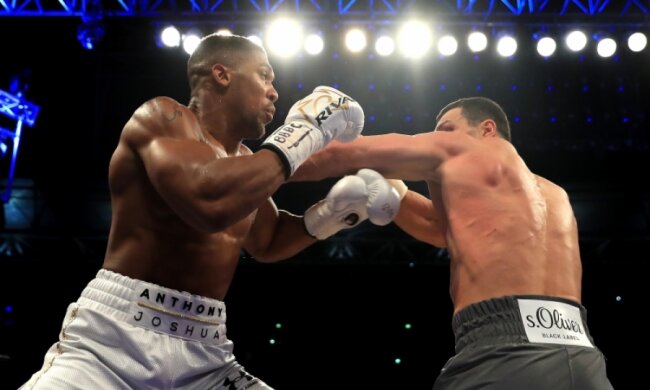 Кличко - Джошуа: Стало відомо, хто вигравав за очками перед зупинкою бою