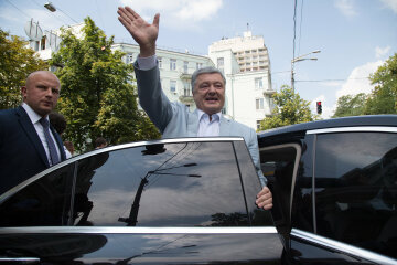 Порошенко готується покинути Україну: стала відома точна дата і напрям
