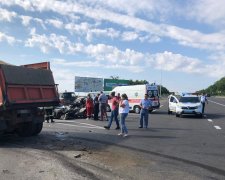 Страшная авария унесла жизнь под Одессой: "Трупы разбросаны по всей дороге", - кадры, в которые страшно поверить