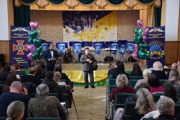 Больше чем просто уроки: в Киеве почтили женщин, которые держат на своих плечах будущее страны