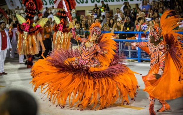 Обнаженные тела и дикие танцы: в сеть слили яркие кадры карнавала