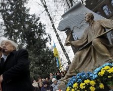 Памятник автору музыки украинского гимна открыли во Львове (фото)