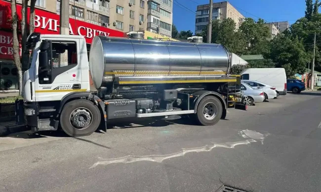 Автоцистерна з технічною водою в Пересипському районі Одеси