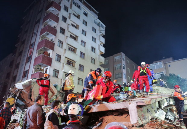 Обвал житлового будинку в Стамбулі: рахунок жертв пішов на десятки
