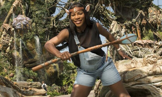 Nissan разнес сразу четыре авто в центре Киева