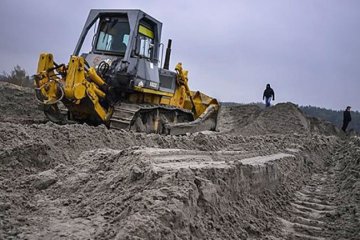 Київські добувачі піску продовжують заборонену діяльність (фото)