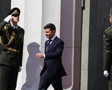 Головне за ніч: підніжка Зеленському, НП на човні Путіна, розмитнення євроблях та підвищеня зарплат в Україні