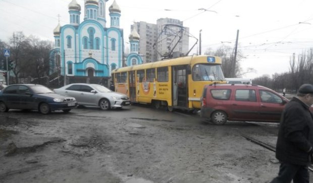 В Харькове Toyota протаранила трамвай (фото) 