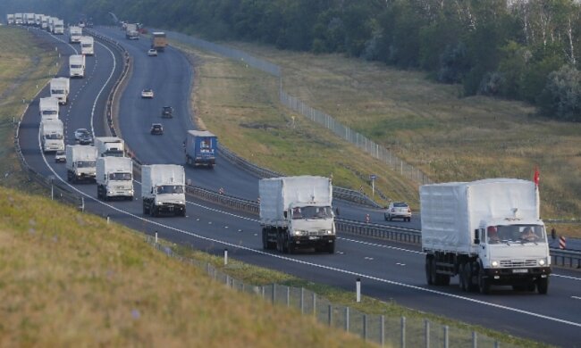 Росія завезла конвоєм на Донбас паливо та рекламу