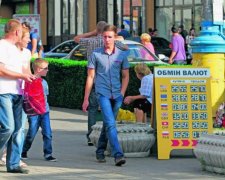 Курс валют на 25 травня: гривня почала засмучувати українців