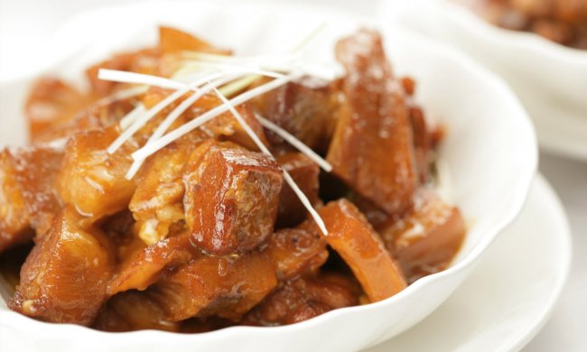 Новий рік 2019: рецепт свинини в часниковому соусі