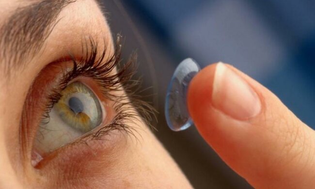 Врачи обнаружили в глазу женщины пугающую находку