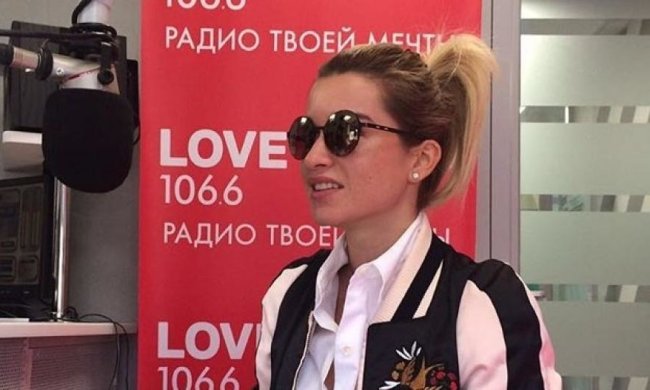 Бородіна розповіла про бажання в спокусливій сукні (фото)