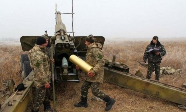 Россия перебросила на Донбасс пять грузовиков с арторужием