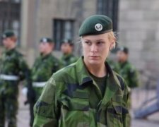 Російська агресія змусила Швецію призивати до війська навіть дівчат