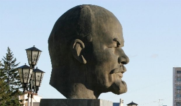 У Берліні відкопали голову Леніна вагою в 3,5 тонн