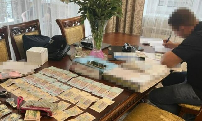 Затримання правоохоронця. Фото ДБР